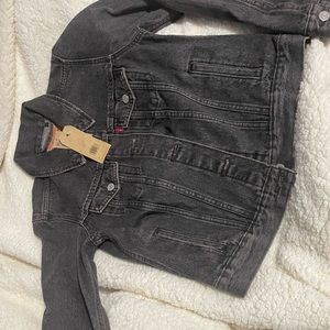 Never worn Levi Jacket NWT